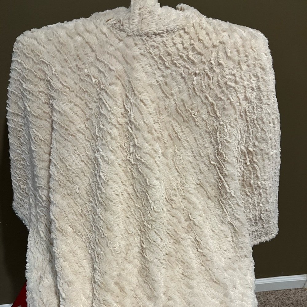 Cozy Cream Faux Fur poncho